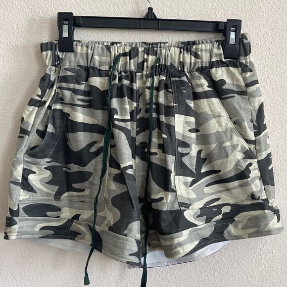 Shorts Camouflage green Sz M NWOT - Picture 1 of 6